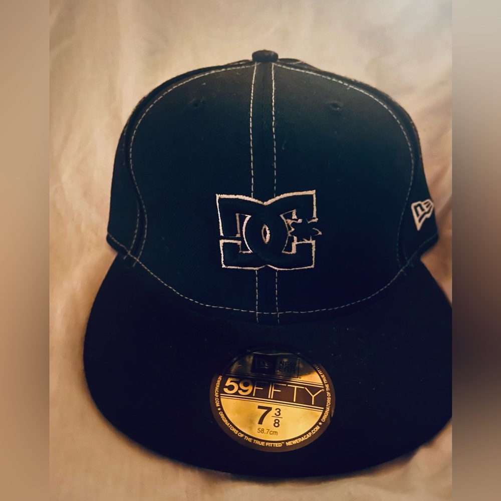 DC Shoes, New Era fitted baseball hat.